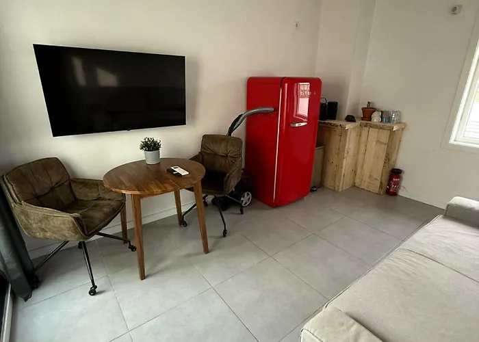 Stratum's 2 No Kitchen