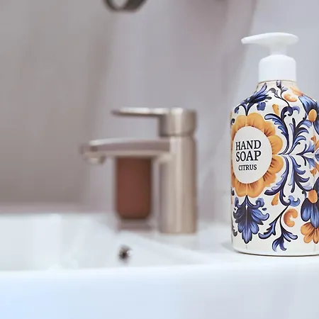 The Art Gallery - Jean-michel's Place - By T&s