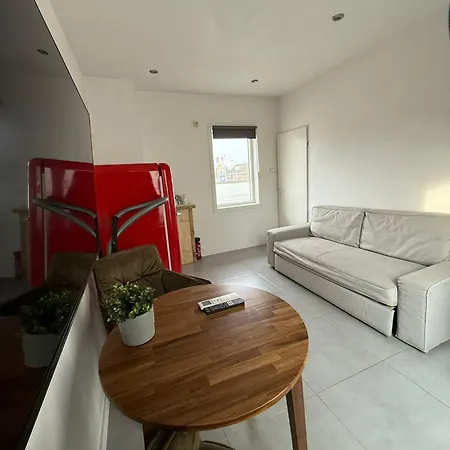 Stratum's 2 No Kitchen Casa de Férias *