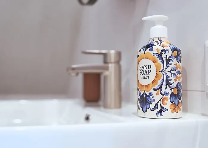 Stratum's 2 No Kitchen