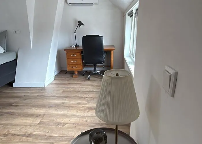 Stratum's 2 No Kitchen *